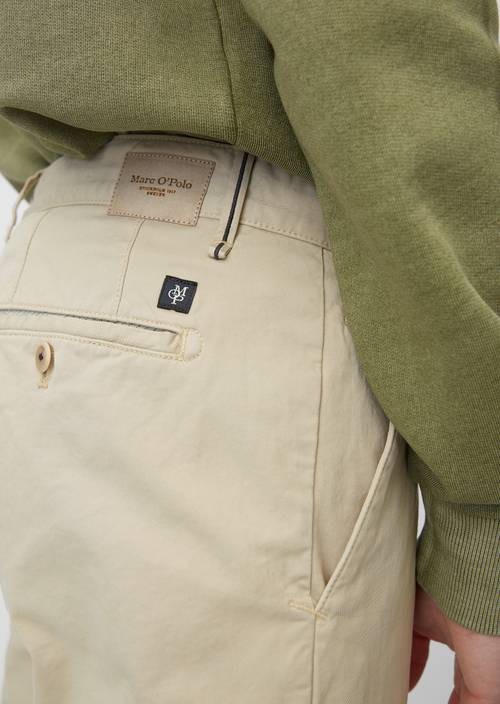 Chino Modell VERNIK regular pure cashmere in Detailansicht