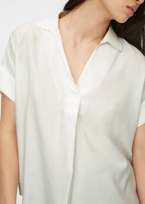 Bluse scandinavian white in Detailansicht