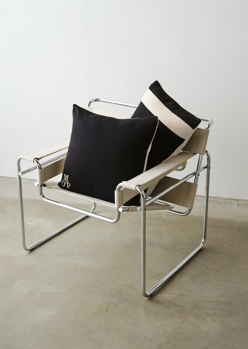 Statement decorative cushions — Black