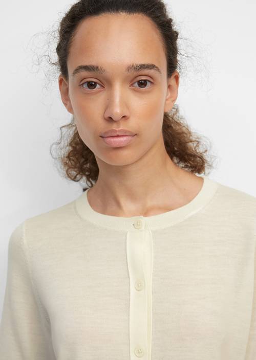 Feinstrick-Cardigan chalky sand in Detailansicht