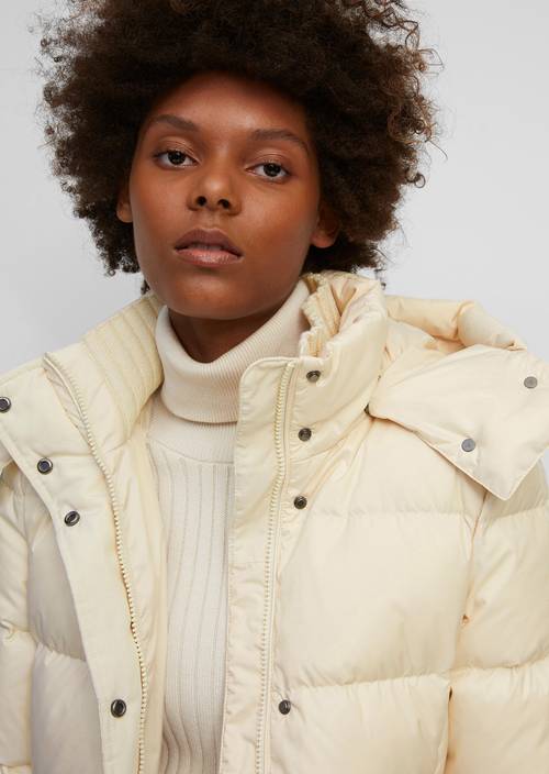 Puchowa parka puffer chalky sand w widoku szczegółowym