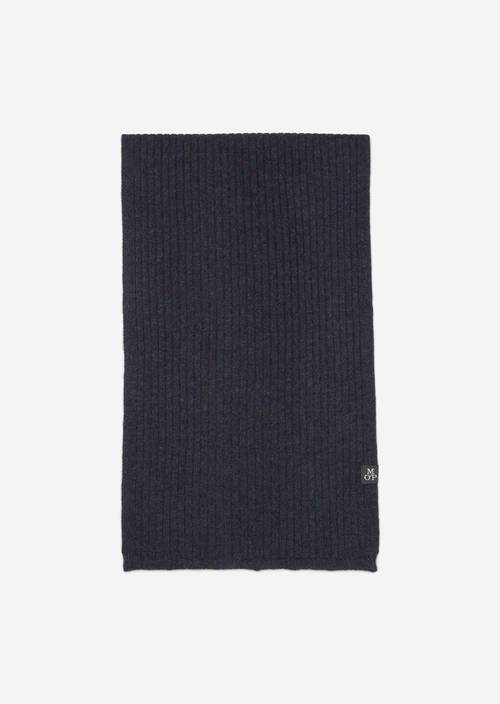 Pletená šála total eclipse v předním pohledu