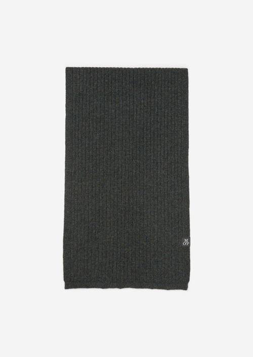 Pletená šála dark grey melange v předním pohledu