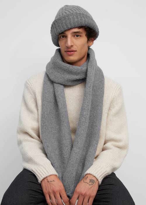 Strickschal nordic grey melange getragen am Model