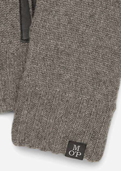 Knitted gloves nordic grey melange in detail view