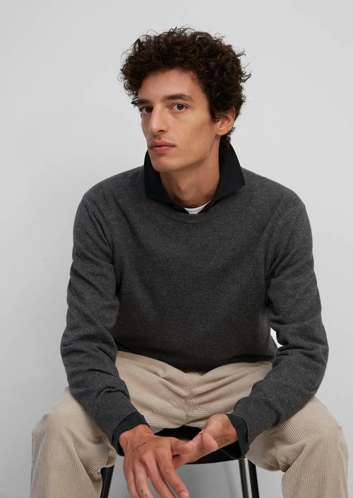 Pullover aus hochwertiger Schurwolle-Mix-Qualität