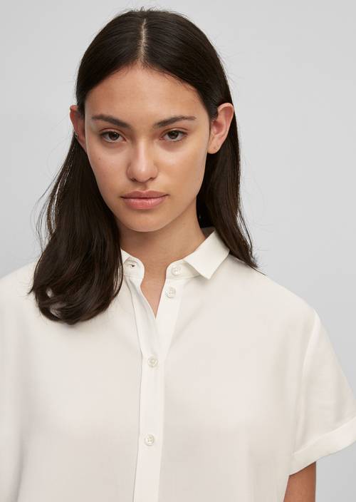 Kurzarm-Bluse scandinavian white in Detailansicht