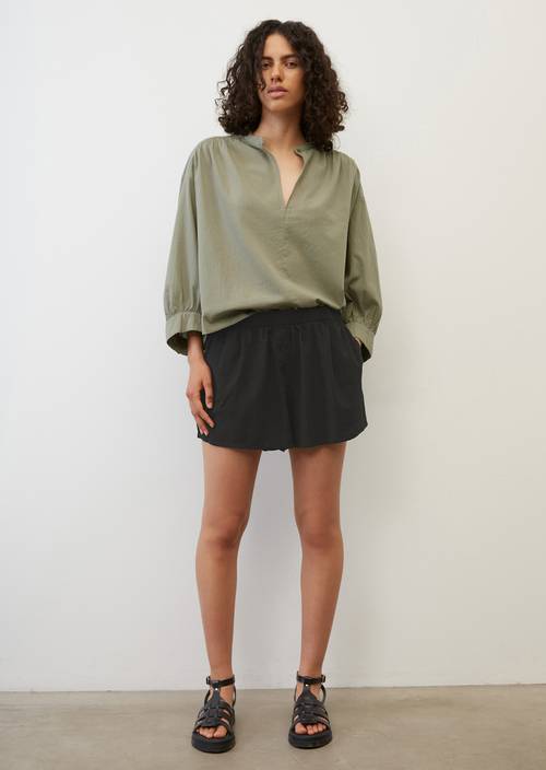 Tunique oversize courte en coton froissé sundried sage en vue de face