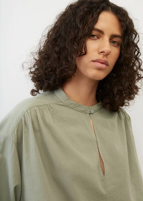 Tunique oversize courte en coton froissé sundried sage en vue détaillée