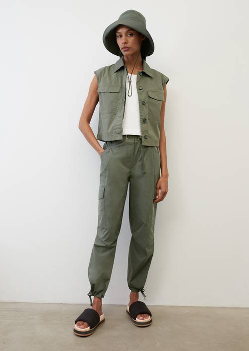 Adventure cargo trousers utility green in front view