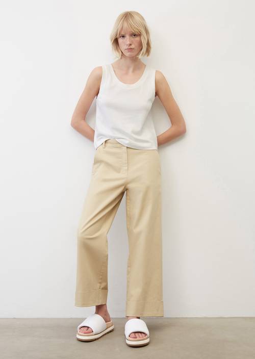 Loose jersey sleeveless top white in front view