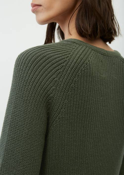 Sweter z dekoltem w serek utility green w widoku szczegółowym