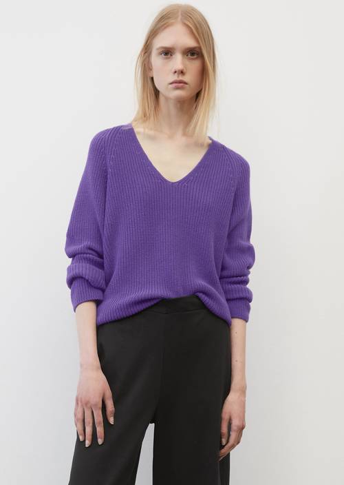 V-neck knitted jumper purple glow in front view