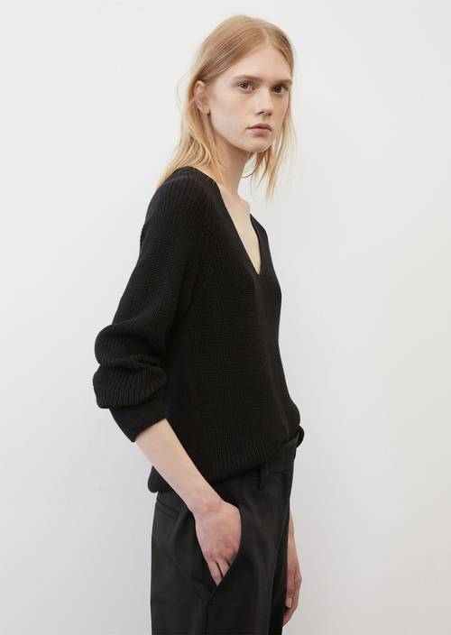 Sweter z dekoltem w serek black w widoku z przodu