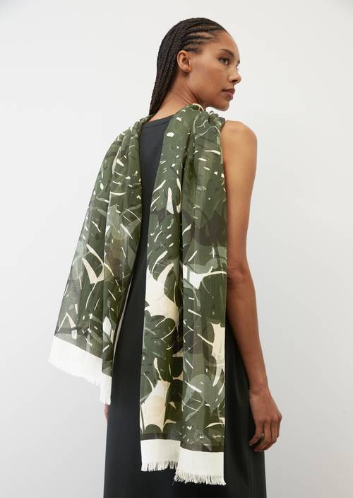 Écharpe Multi porté sur le mannequin