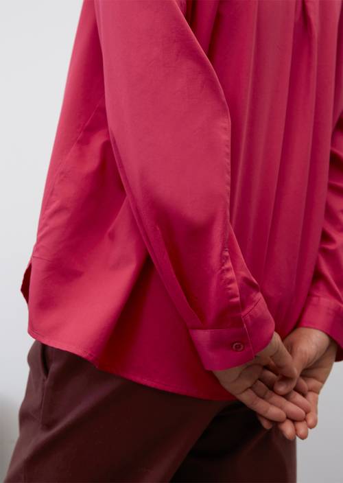 Blusa estilo túnica holgada con escote en pico blooming fuchsia en vista detallada