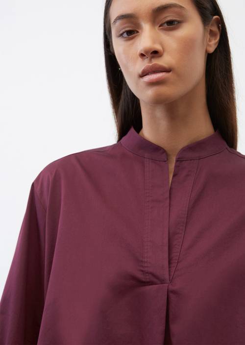 Blusa estilo túnica holgada con escote en pico deep ruby en vista detallada