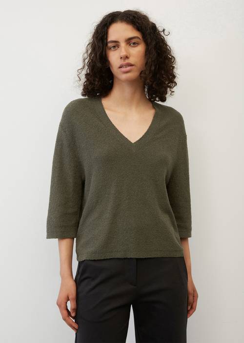 V-neck knitted jumper, regular fit olive crop in front view