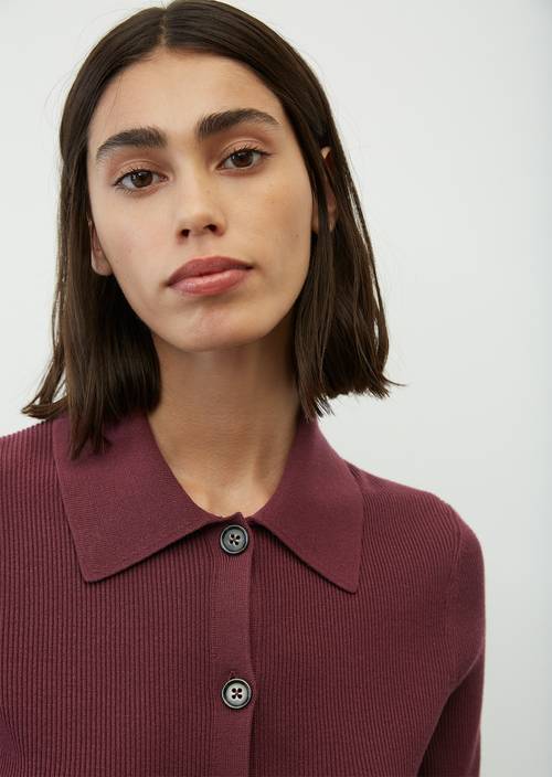 Finely ribbed cardigan, slim fit deep ruby in detail view