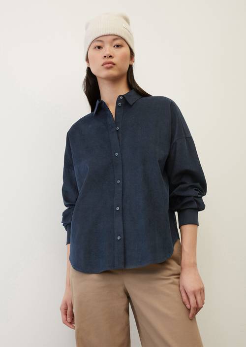 Blusa dal taglio Relaxed in velluto sottile deep blue sea in vista frontale