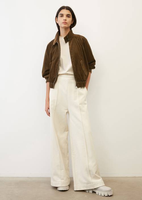 Blouson court léger en velours côtelé dark walnut en vue de face