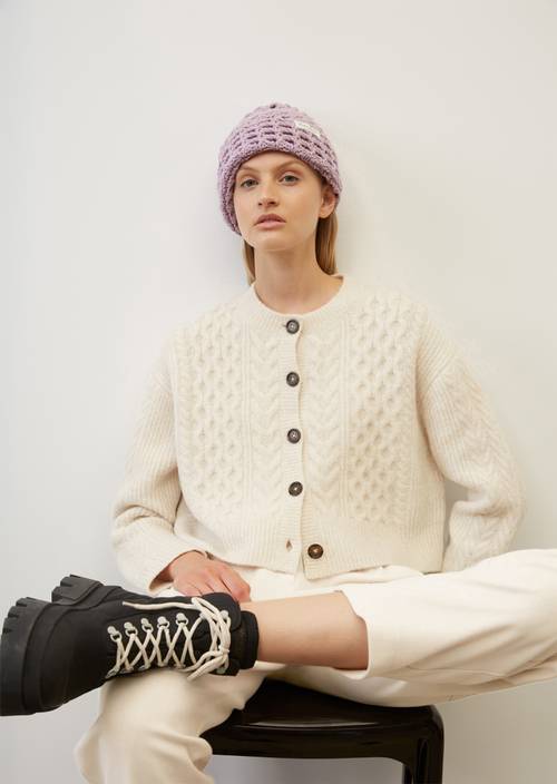 Cárdigan oversize de punto trenzado chalky stone melange en vista frontal