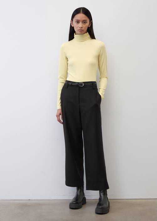 Trousers with a straight leg black in front view