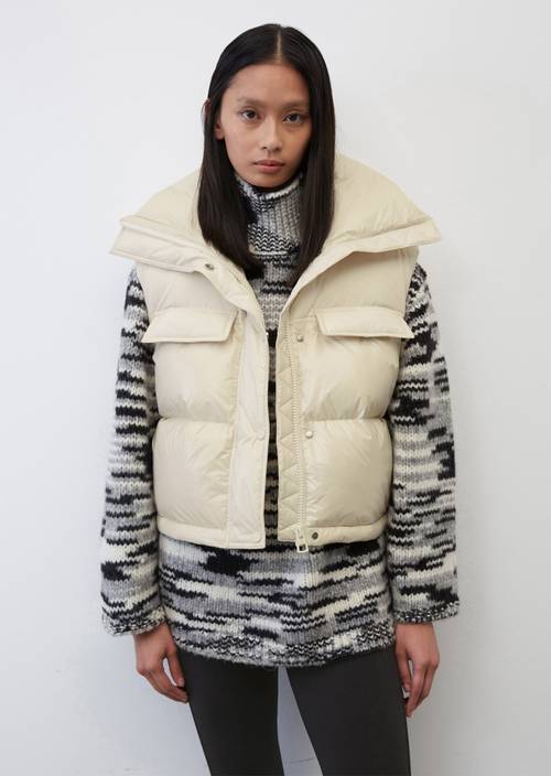 Crop-Daunen-Weste aus wasserabweisendem Material-Mix beige