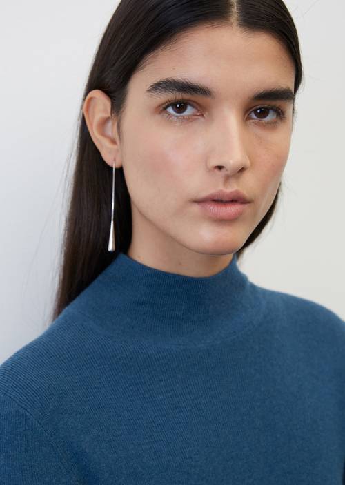 Élégant pull-over court à col roulé à teneur en cachemire bleu