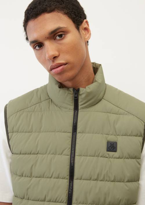 Chaleco acolchado olive en vista detallada