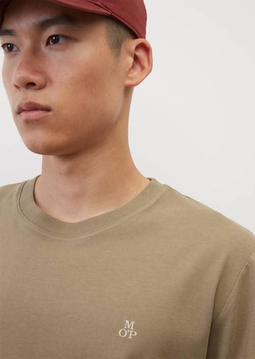 Basic T-shirt regular soft mocca in detailaanzicht