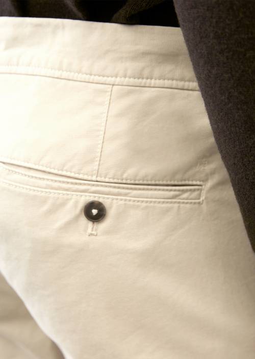 Chino Modell STIG shaped gray silk in Detailansicht