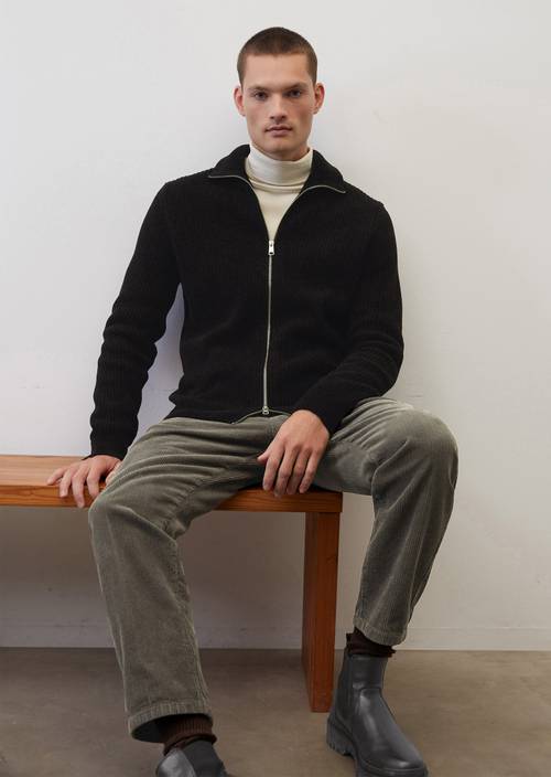 Cardigan zippé de coupe Relaxed Fit black en vue de face