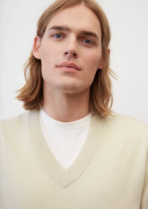 Pull-over col V Regular, en laine d'agneau gray silk en vue détaillée