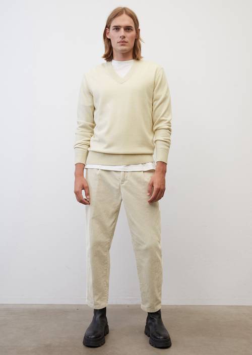 Pull-over col V Regular, en laine d'agneau gray silk en vue de face