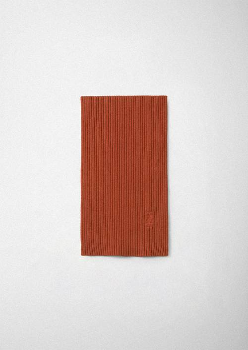 Ribgebreide sjaal dark crabapple in vooraanzicht