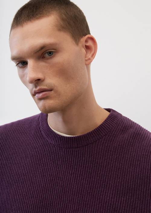 Jersey de chenilla con corte normal y cuello redondo dark plum en vista detallada