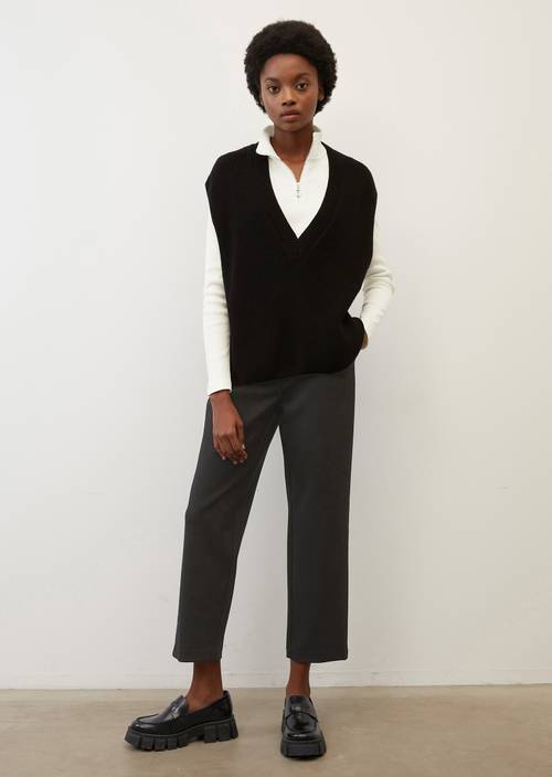 Pantalón ceñido de corte Tailored Fit con largo tobillero black en vista frontal