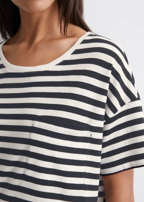 Gestreiftes T-Shirt oversize Black in Detailansicht