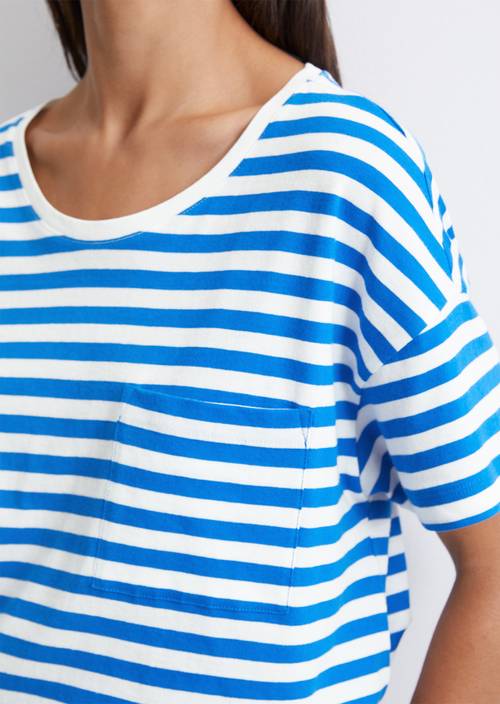 Gestreiftes T-Shirt oversize Medium Blue in Detailansicht