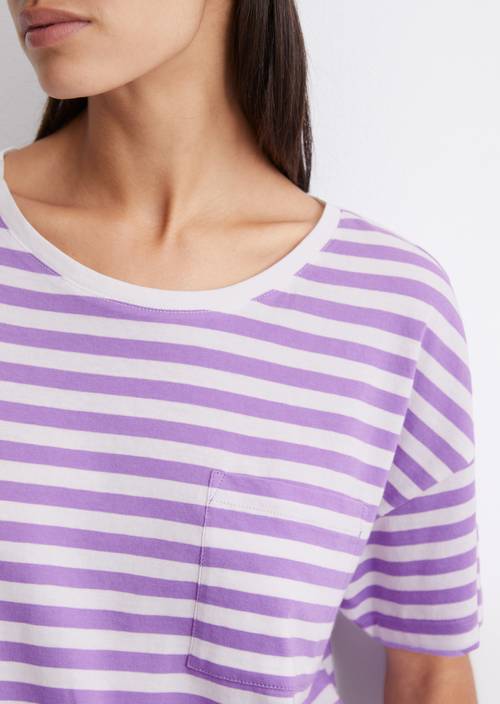 Gestreiftes T-Shirt oversize Bright Purple in Detailansicht