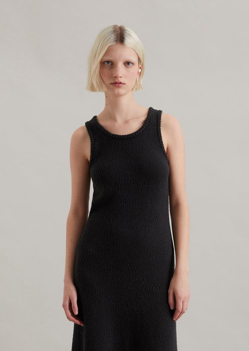 Relaxed sleeveless knit dress — Black