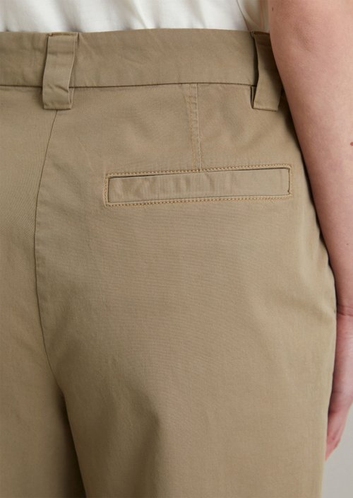 Chino relaxed cropped — Dusky Green