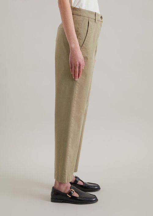 Chino relaxed cropped — Dusky Green