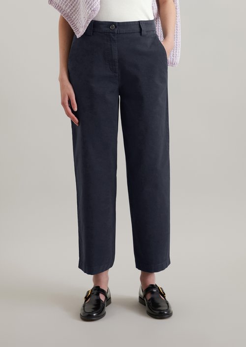 Chino relaxed cropped — Blue Depths