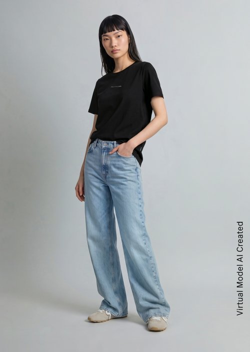 Regular T-shirt — Black