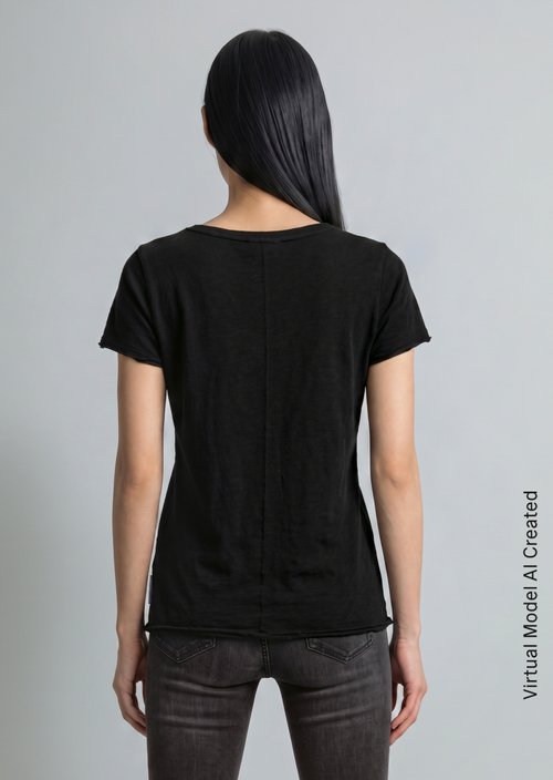 V-neck T-shirt, regular fit — Black