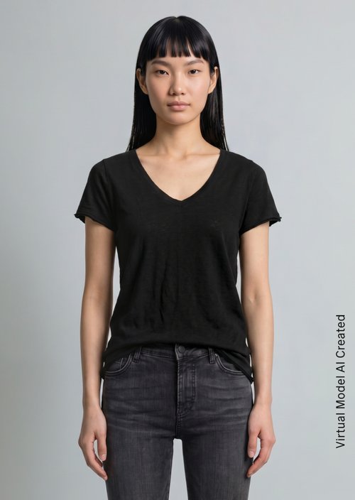 V-neck T-shirt, regular fit — Black