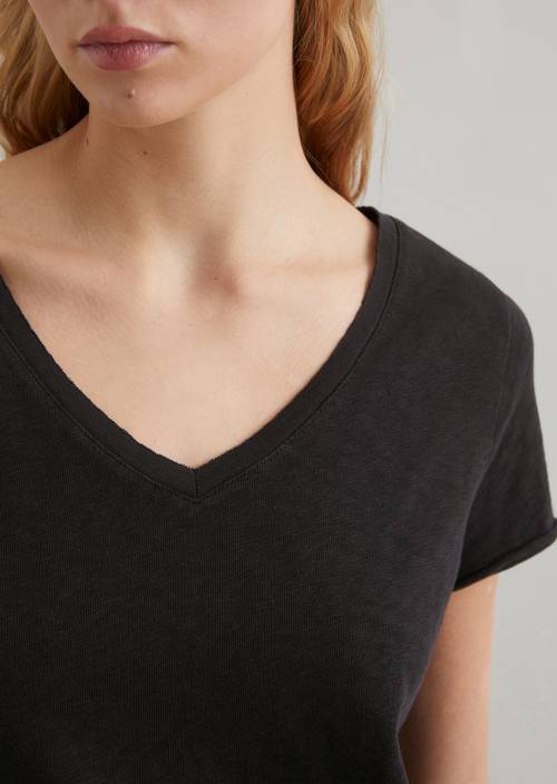 V-Neck-T-Shirt regular Black in Detailansicht