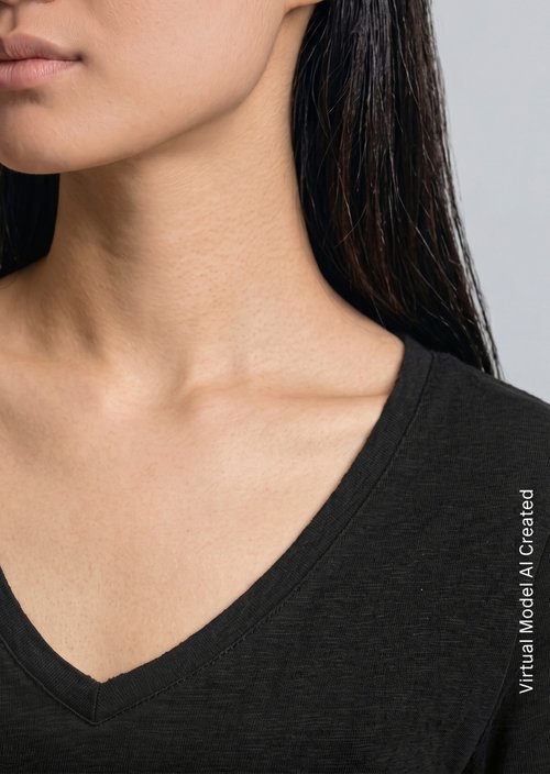 V-neck T-shirt, regular fit — Black